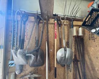 LARGE LOT OF YARD TOOLS