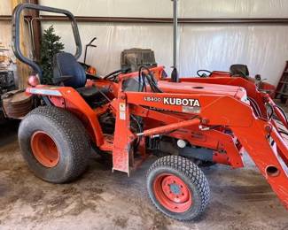 KUBOTA L2600DT TRACTOR WITH LB400 LOADER