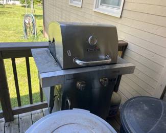 CHARBROIL GRILL