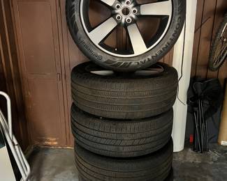 2024 Land Rover Defender Carpathian Edition Wheels & Tires