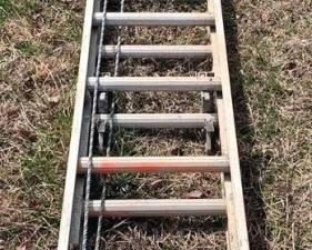 5011 - Werner Draft-Master Extension Ladder Model D-1328-2 Total Length 28ft, Max Working Length 25ft