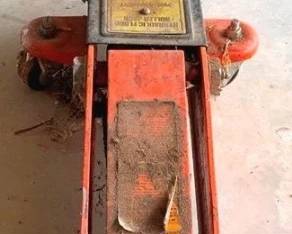 2005 - Hydraulic Floor Roller Jack 51" 3000lb Capacity