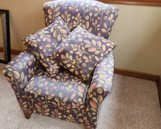 Flexsteel chair and pillows.