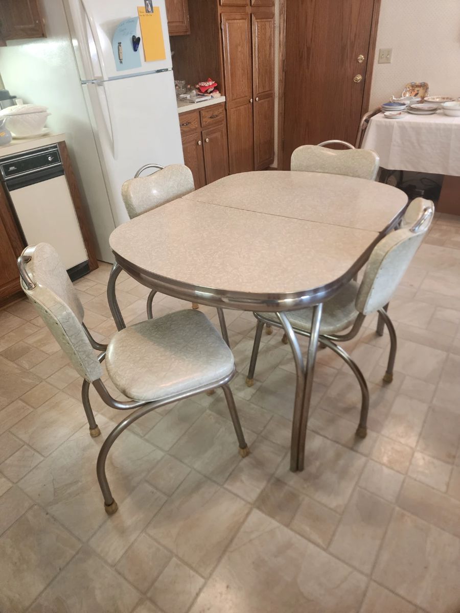 Gambles Vintage Chrome table, 4 chairs and built in leaf