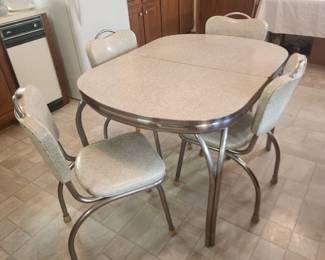 Gambles Vintage Chrome table, 4 chairs and built in leaf