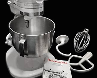 Kitchenaid Heavy Duty Stand Mixer w Attatchments