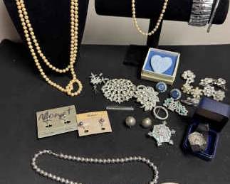 Elgin with Brooches More