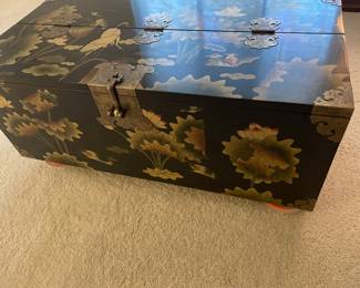 Vintage locking Asian storage chest - excellent condition