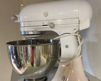 Kitchen Aide mixer - like new