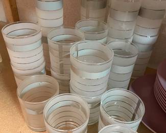 plastic drinkware - 2 sizes