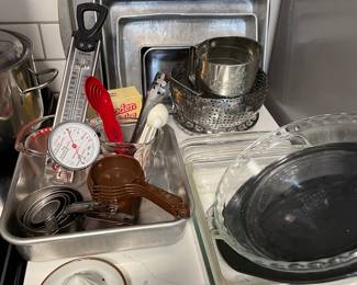 baking dishes, pyres and cooking essentials
