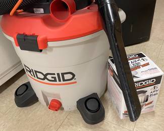 Ridgid wet/vac - with attachments - LIKE NEW