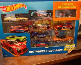 Hot Wheels Gift Back - New in Box
