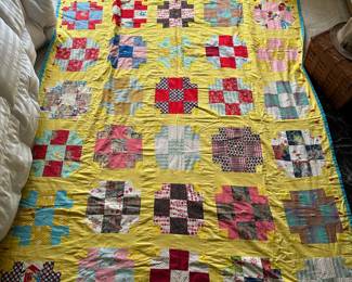 Yellow Radiate Pattern Quilt