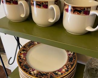 1992 Vitromaster Avalon Stoneware Dinnerware Set