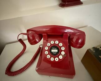 Red Retro Rotary Desk Phone