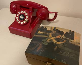 Red Retro Rotary Desk Phone