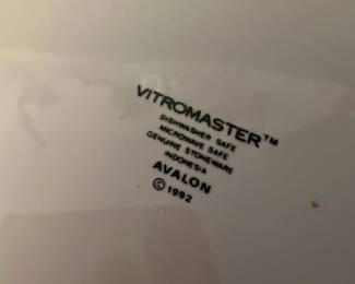 1992 Vitromaster Avalon Stoneware Dinnerware Set