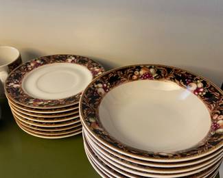 1992 Vitromaster Avalon Stoneware Dinnerware Set