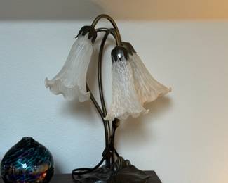 Tiffany Style Frosted Glass Shades Tulip Lamp