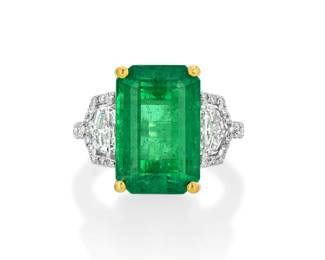 Lot 8111 Emerald Diamond Ring