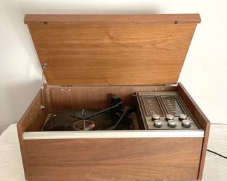 Delmonico Record Player