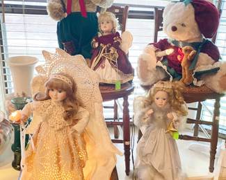 Animated Christmas Bears and Dolls