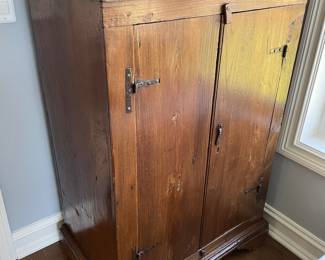 Italian Pantry Cabinet with 2 shelves - early 17th century (33" x 21" x 47.5") - Very good condition