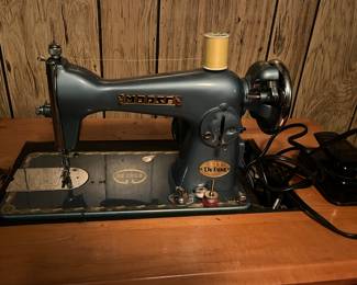 MORSE DELUXE 200 SEWING MACHINE