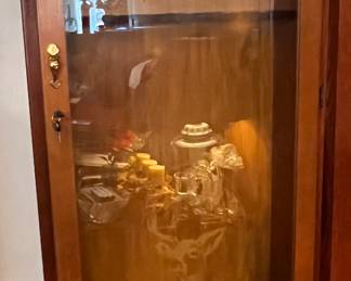 GUN/QUILT CABINET WITH KEYS