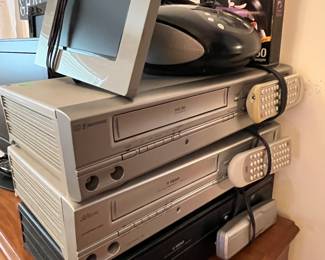 VHS/DVD PLAYERS