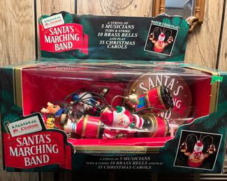 SANTA'S MARCHING BAND