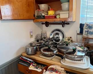 ASSORTED KITCHEN