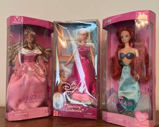 COLLECTIBLE DISNEY DOLLS
