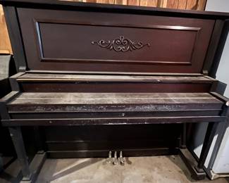 FREE UPRIGHT PIANO