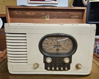 Antique zenith radio