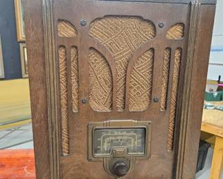 Antique Standard Broadcast short wave radio