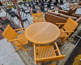 Barlow Tyree Braintree, England Genuine plantation Teek table and 4 chairs