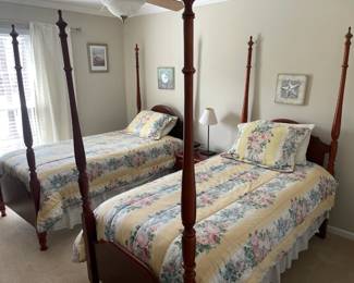 Pair of four poster single beds, complete w/ bedding