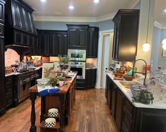Full kitchen 