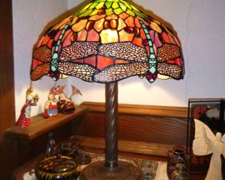 TIFFANY STYLE DRAGON FLY LAMP