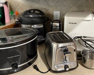 Loads of Kitchen Items!