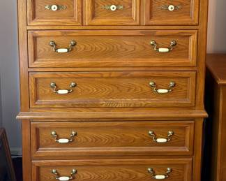 Dresser / Chest of Drawers