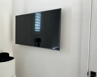 2021 - BD3 TV Samsung 50inch Smart TV - No Remote.
NOTE: The other 3 TVs have SOLD