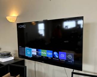 40" Samsung  Smart TV with HDMI cable. $90 [Retails for $200 new ]