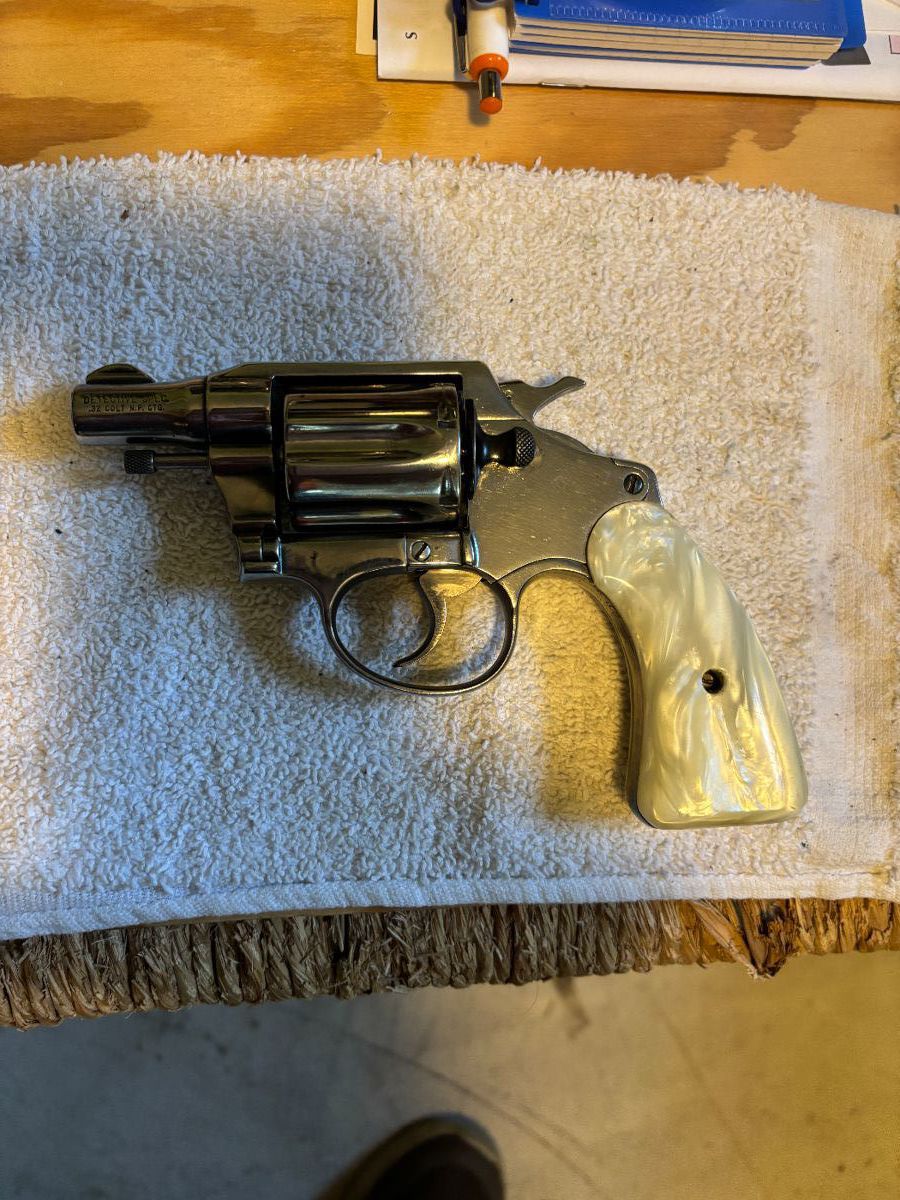 -Colt Detective Revolver Special .32 S&W long