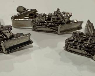 Case 800
Cufflinks and tie clip