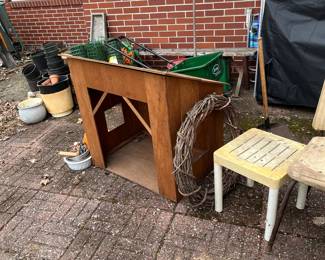 Flower pots, cat/dog house