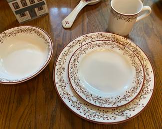 The Home Collection, Dinnerware