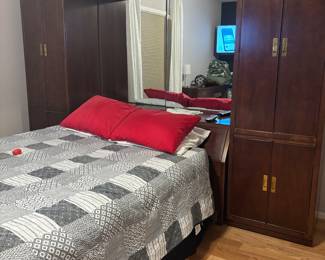 QUEEN SIZE BEDROOM SET BY BERNHARDT